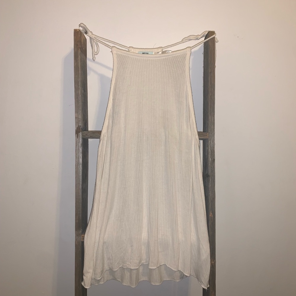 UO white tank